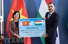 Hungría dona artículos médicos a Vietnam para combatir el COVID-19