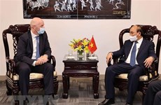 FIFA y Federación de Fútbol de Vietnam por promover cooperación