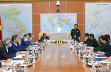 Viceministro vietnamita de Defensa recibe a jefes de las misiones representativas en el extranjero