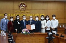 Corea del Sur obsequia suministros y productos médicos a Vietnam