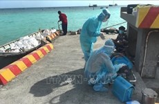 Hospital vietnamita trata con éxito a pescador accidentado en el mar