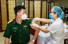 Vacunan contra el COVID-19 a pobladores en archipiélago vietnamita de Truong Sa