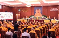 Realizan seguidores budistas en Ciudad Ho Chi Minh réquiem por víctimas del COVID-19