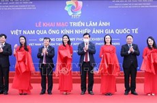 Inauguran exposición fotográfica sobre Vietnam a través del lente de fotógrafos internacionales