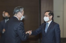 Cancilleres de Vietnam y China debaten medidas para profundizar nexos bilaterales