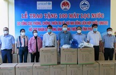 UNICEF entrega purificadores de agua a familias afectadas por inundaciones en Vietnam