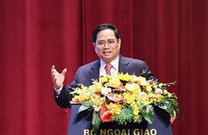 Todas las actividades diplomáticas deben beneficiar al país y el pueblo, afirma Primer Ministro vietnamita