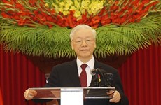 Máximo dirigente partidista de Vietnam recibe Premio Lenin de Rusia 
