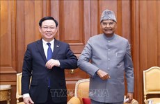 Titular legislativo de Vietnam se reúne con presidente indio