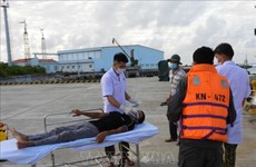 Salvan a trabajador vietnamita con apendicitis en el mar