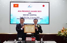 Hospital vietnamita honrado por sus esfuerzos contra el COVID-19