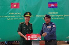 Camboya entrega regalos del Tet a fuerzas armadas de provincia vietnamita de Tay Ninh