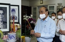 Presidente de Vietnam rinde tributo a exdirigentes del Partido y Estado