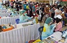 Tailandia administra cuarta vacuna contra COVID-19 en 10 provincias