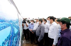 Primer ministro de Vietnam inspecciona avances en proyectos de infraestructura