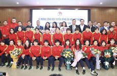Entregan premios a selección femenina de fútbol de Vietnam por sus excelentes logros