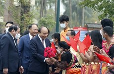 Presidente vietnamita asiste al festival primaveral de solidaridad nacional 