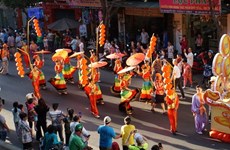 Ciudad Ho Chi Minh celebra Festival de los Faroles con desfile y espectáculos culturales