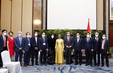 Presidente de Vietnam recibe a empresas líderes en innovación en Singapur