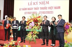 Presidente de Parlamento vietnamita enaltece contribuciones de médicos nacionales