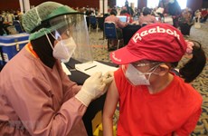 Indonesia fija objetivo de vacunar a toda la población en marzo