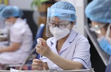 Mirada retrospectiva a logros de Vietnam tras un año del despliegue de mayor campaña de vacunación