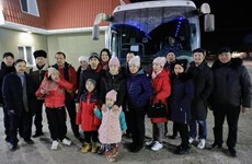 Reciben en Rusia a los primeros 14 vietnamitas evacuados de la zona ucraniana de Jersón