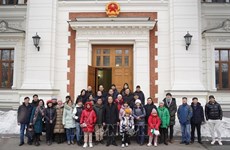 Embajada vietnamita en Rusia continúa apoyando a connacionales evacuados de Ucrania