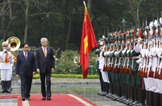 Primer ministro vietnamita da la bienvenida a su homólogo malasio