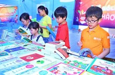 Lanzan concursos de promover lectura en Vietnam