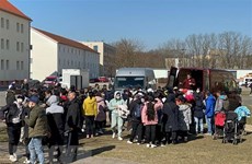 Vietnamitas en República Checa amplían apoyo a connacionales evacuados de Ucrania