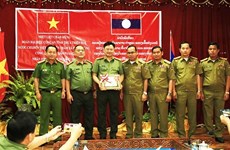 Laos confiere Medalla del Trabajo a dependencia de la policía vietnamita