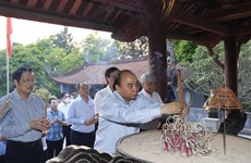 Presidente de Vietnam rinde homenaje a legendarios ancestros de la nación