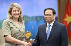 Primer ministro de Vietnam recibe a la canciller canadiense