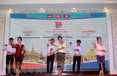 Dirigentes de Ho Chi Minh felicitan a estudiantes de Laos y Camboya por fiestas tradicionales