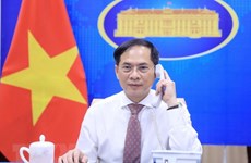Canciller vietnamita sostiene conversación telefónica con su homólogo bielorruso