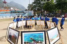 Organizan exposición fotográfica sobre soberanía marítima e isleña de Vietnam