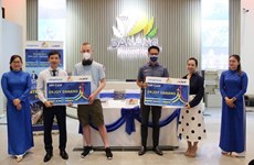 Entregan más de 50 mil tarjetas telefónicas gratuitas para turistas internacionales en Da Nang