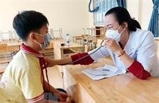 Cifra de casos diarios de COVID-19 en Vietnam sigue disminuyendo