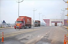 Reanudan despacho aduanero en puente de frontera entre Vietnam y China