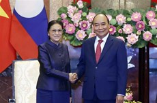 Presidente de Vietnam recibe a subjefa del Estado de Laos
