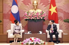 Fomentan nexos parlamentarios entre Vietnam y Laos