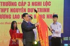 Presidente del Parlamento asiste al aniversario 60 de la escuela secundaria en Nghe An