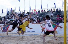 SEA Games 31: Selección vietnamita de balonmano playa vence con autoridad a Singapur