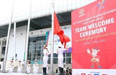 Izamiento de banderas en SEA Games 31 en Hanoi estimula espíritu deportivo
