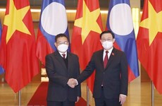 Visita de presidente del Parlamento vietnamita a Laos contribuye a consolidar nexos bilaterales 