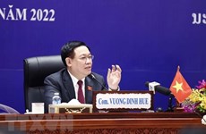 Presidente de la Asamblea Nacional de Vietnam prosigue visita oficial en Laos