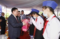Presidente del Parlamento vietnamita realiza visita a internado en provincia laosiana