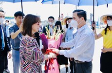 Presidenta griega visita Bahía de Ha Long de Vietnam