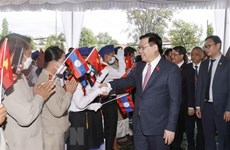 Prensa laosiana resalta visita del titular del Parlamento vietnamita 